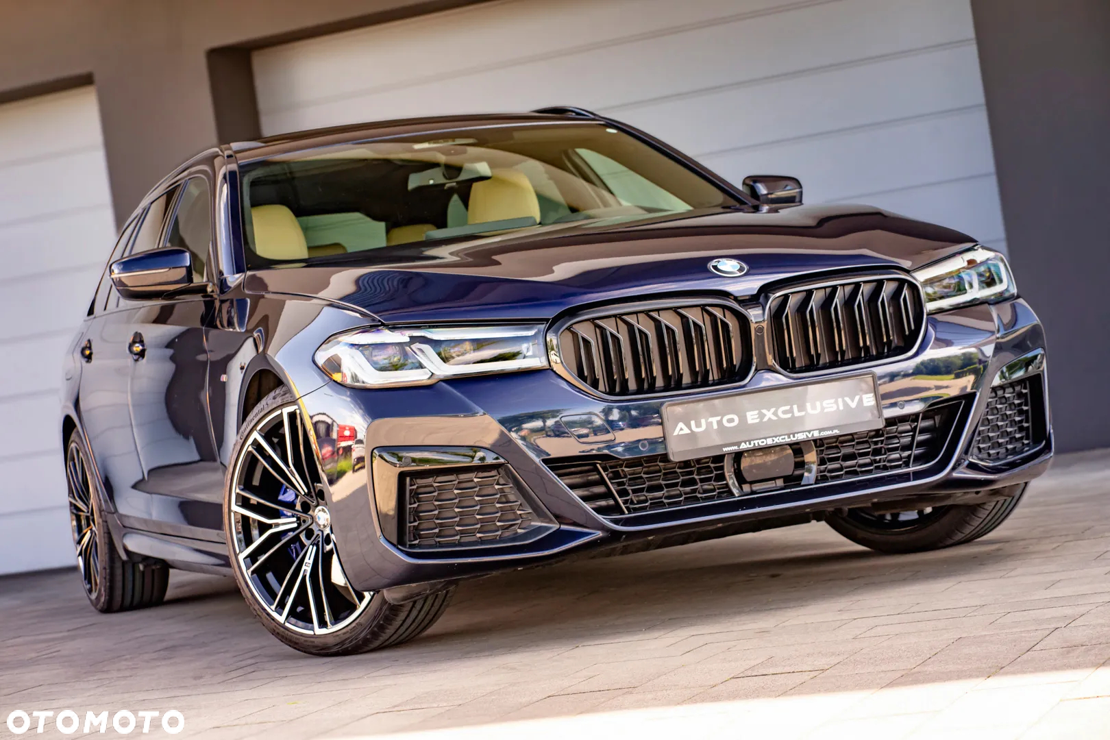 BMW Seria 5 530d xDrive Touring M Sport Edition - 2
