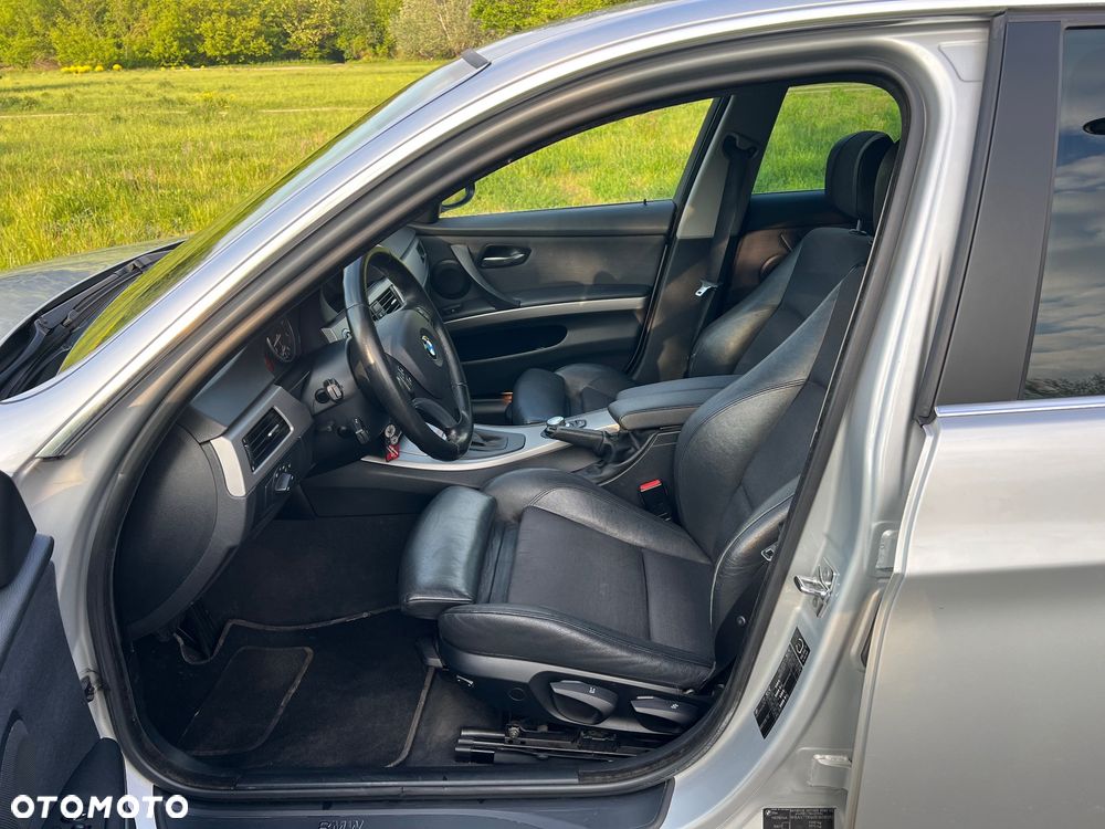 BMW Seria 3 325xi - 11