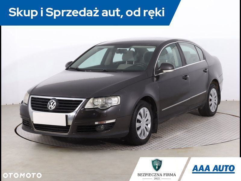 Volkswagen Passat - 2