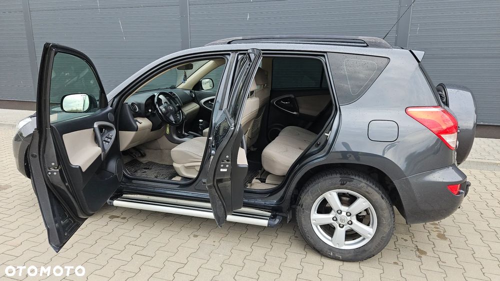 Toyota RAV4 2.2 D-4D Premium - 8
