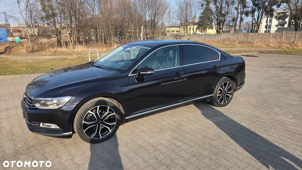 Volkswagen Passat - 1