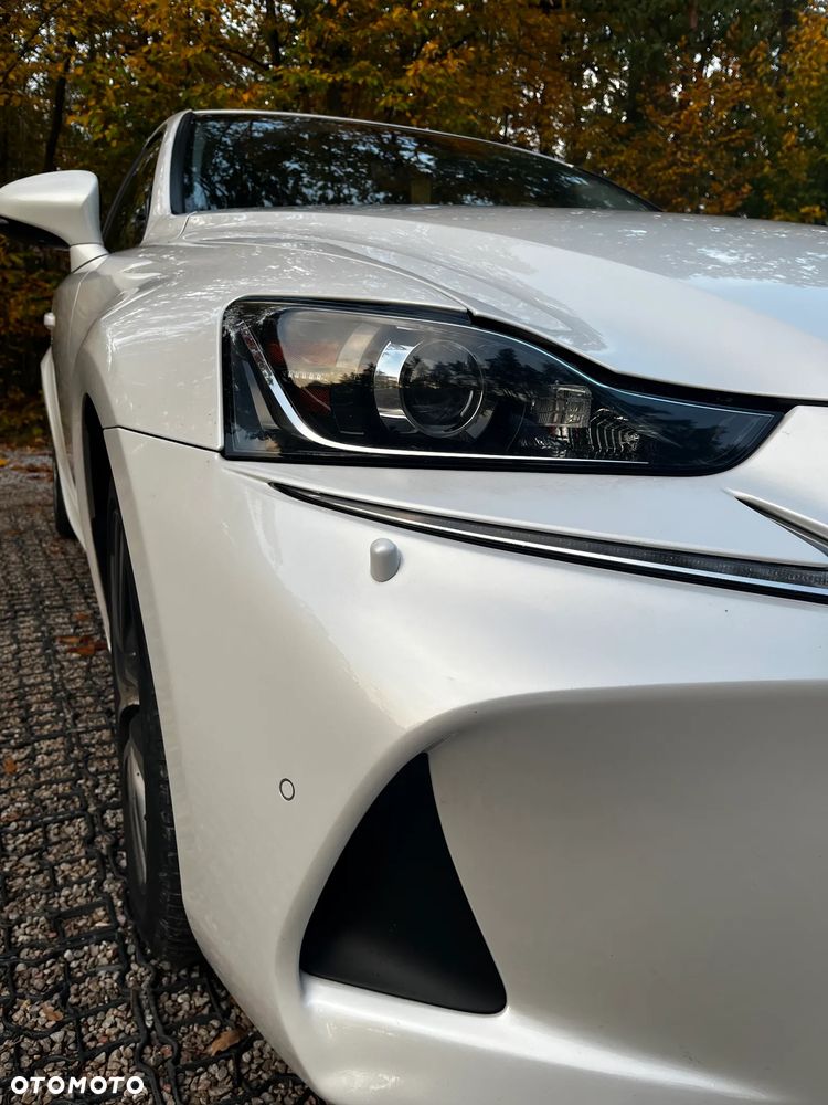 Lexus IS - 16