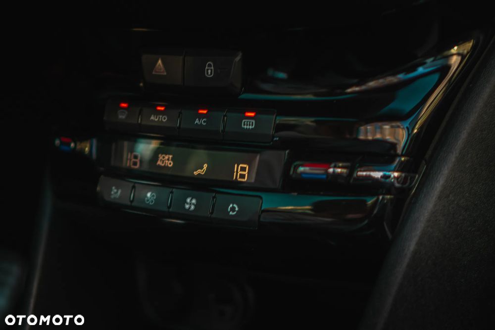 Peugeot 208 GTI 200 THP - 23