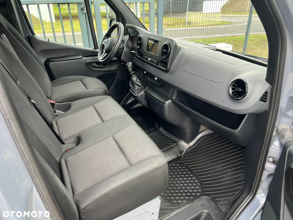 Mercedes-Benz Sprinter - 14