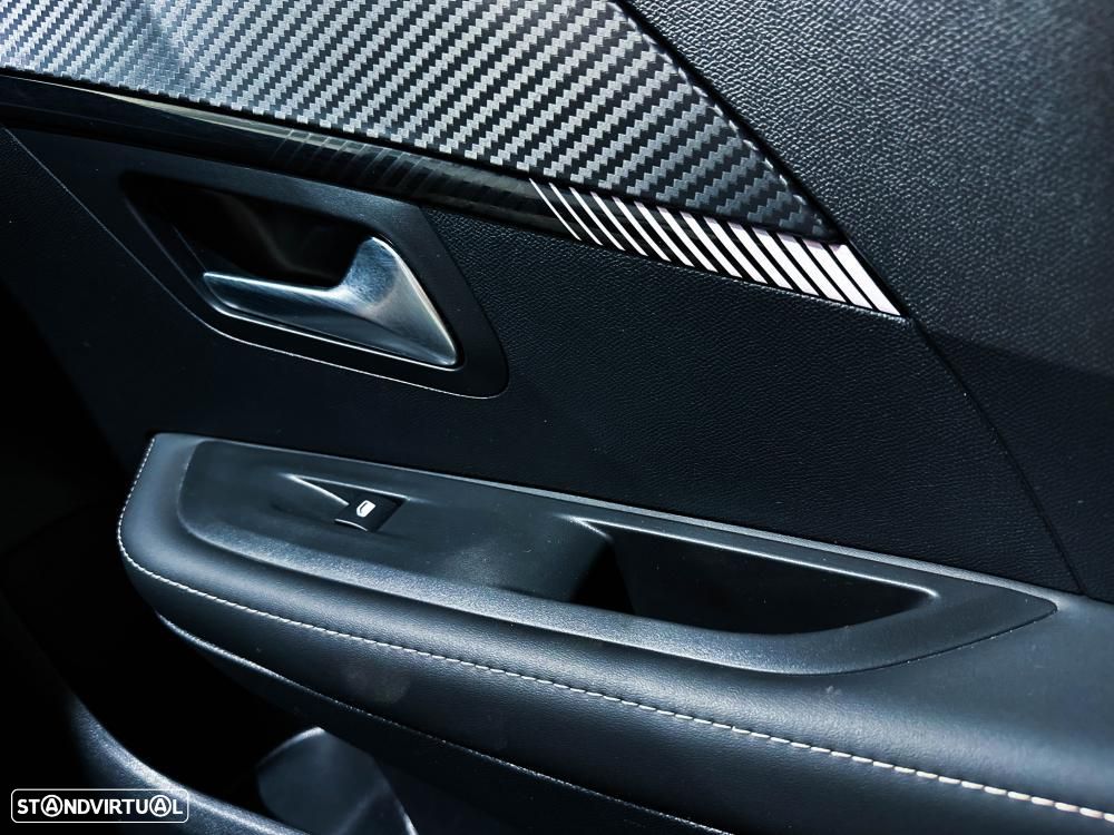 Peugeot 208 1.2 Hybrid Allure e-DCS6 - 32