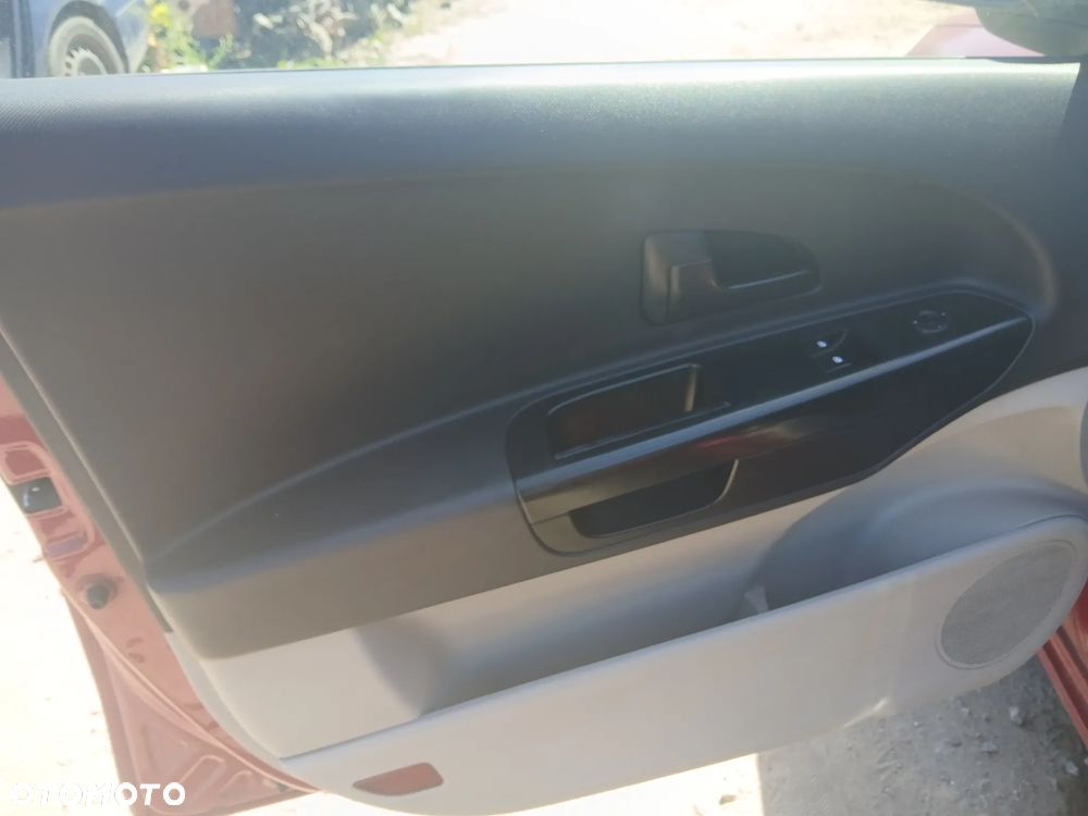 KIA CEED 1  HB 1.6 MPI G4FC  HR  silnik skrzynia napęd sanki belka wahacz wahacze zacisk zaciski zwrotnica piasta kopyto mc person amortyzator sprężyna maglownica most dyfer głowica wtrysk wtryski przepustnica przepływomierz pompa wody cewka cewki przekaźnik przerywacz pokrywa głowica blok miska alternator generator - 9