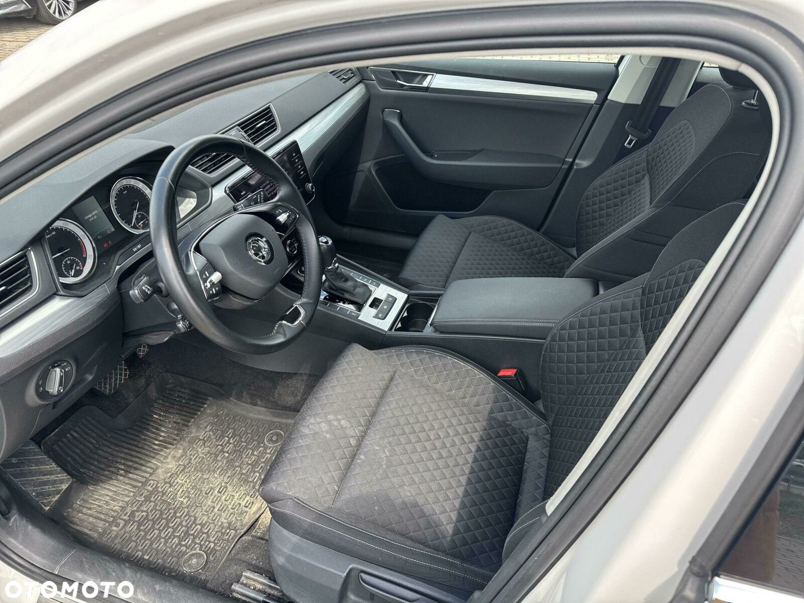 Skoda Superb 2.0 TDI Ambition DSG - 9