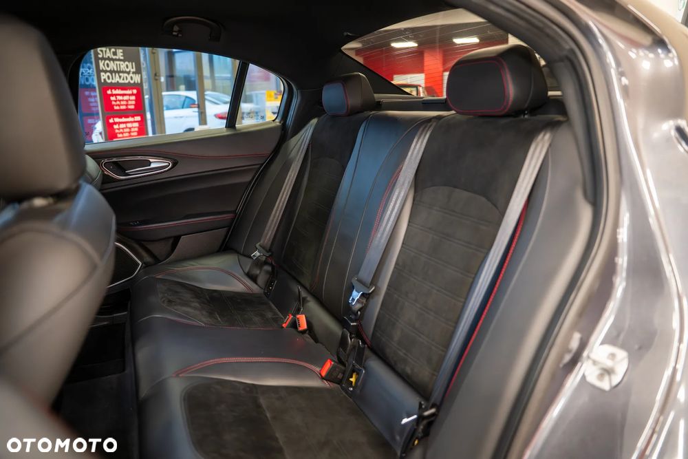 Alfa Romeo Giulia 2.9 Bi Turbo V6 Quadrifoglio - 20