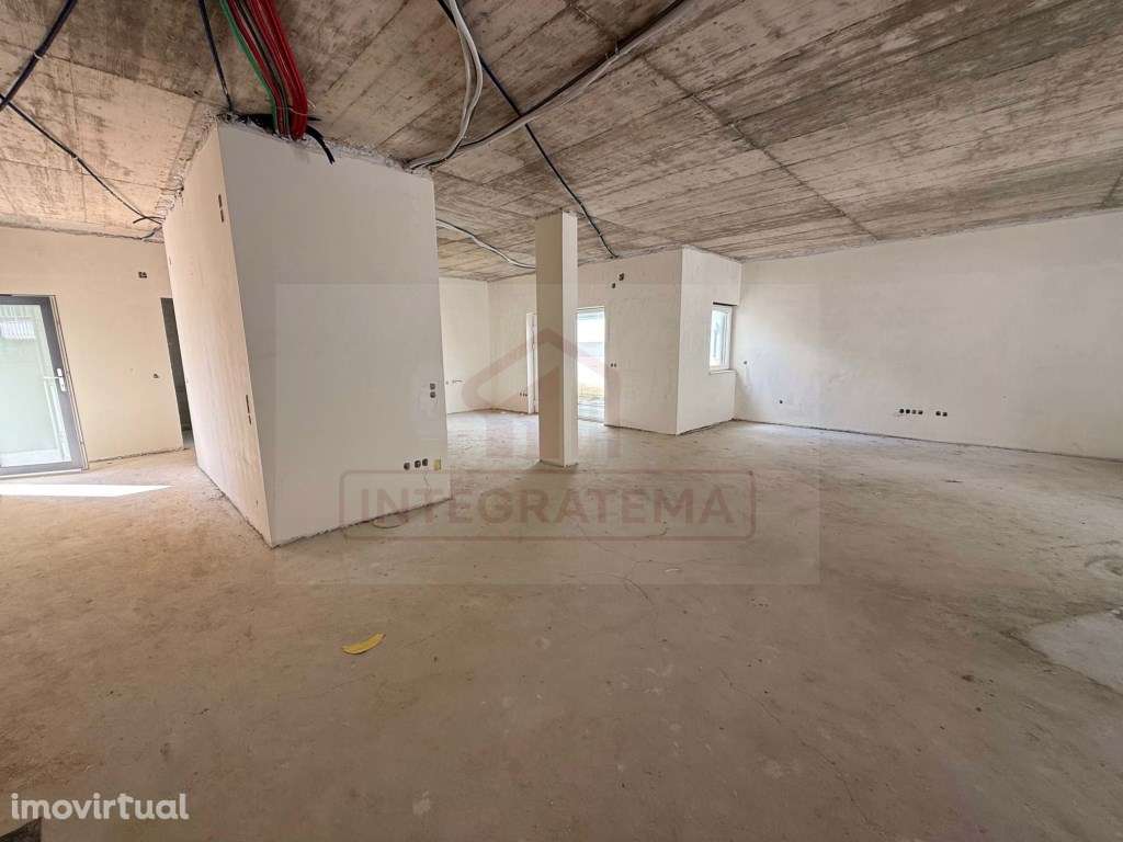 Moradia T4 individual com espaço de jardim - Grande imagem: 5/13