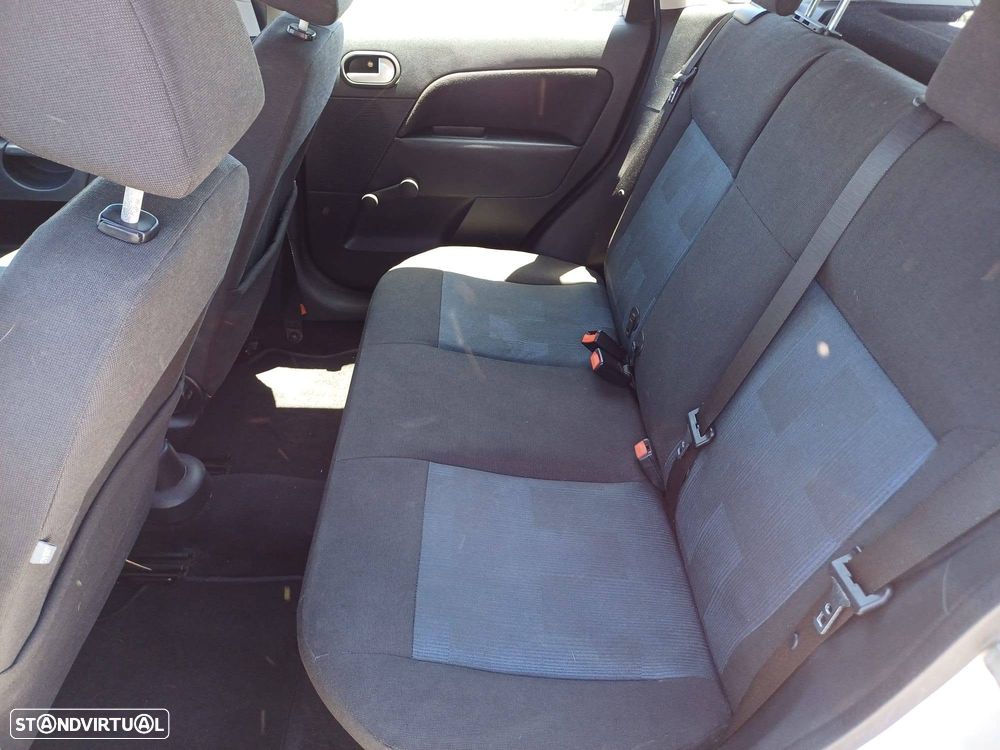 Ford Fiesta 1.4 TDCI Ghia - 8