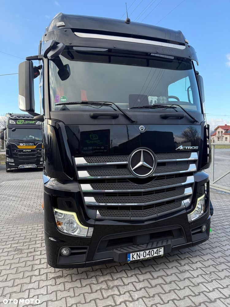 Mercedes-Benz - 2