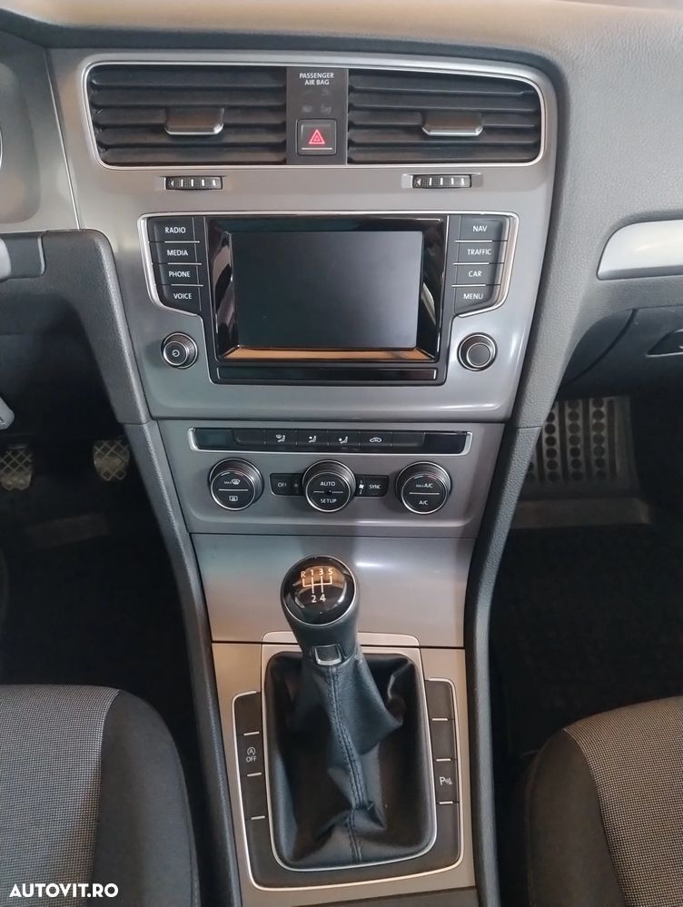 Volkswagen Golf 1.6 TDI BlueMotion Technology Comfortline - 12