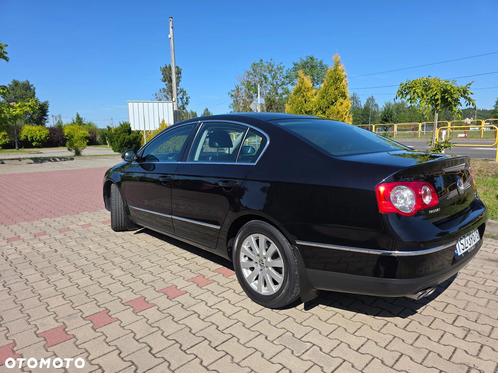 Volkswagen Passat 2.0 TDI Comfortline - 16