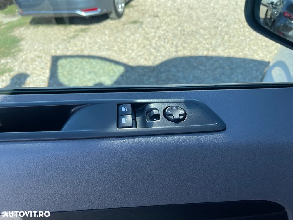 Opel Vivaro - 11