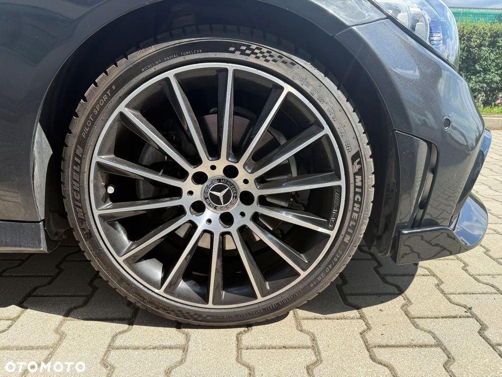 Mercedes-Benz Klasa C 300 9G-TRONIC AMG Line - 17