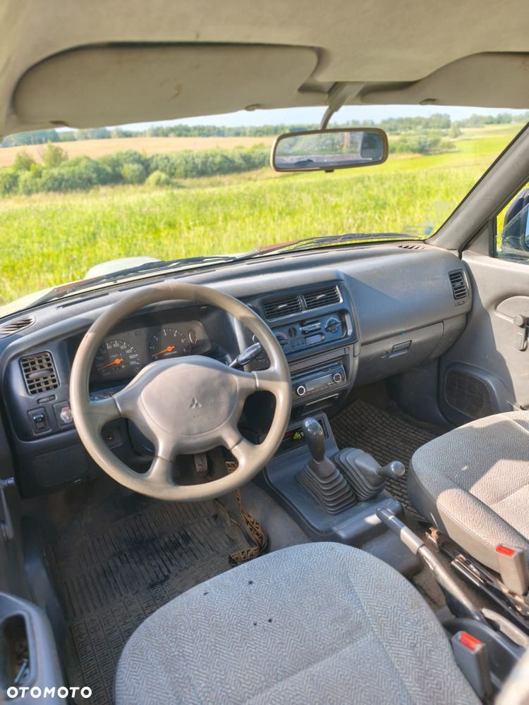 Mitsubishi L200 2.5 TDI GL 4WD DoubleCab - 11