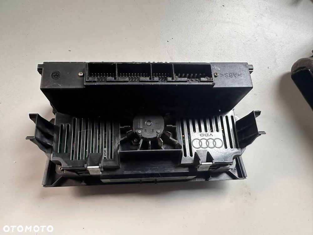 Panel klimatyzacji Audi A3 8P 8P0820043F - 4