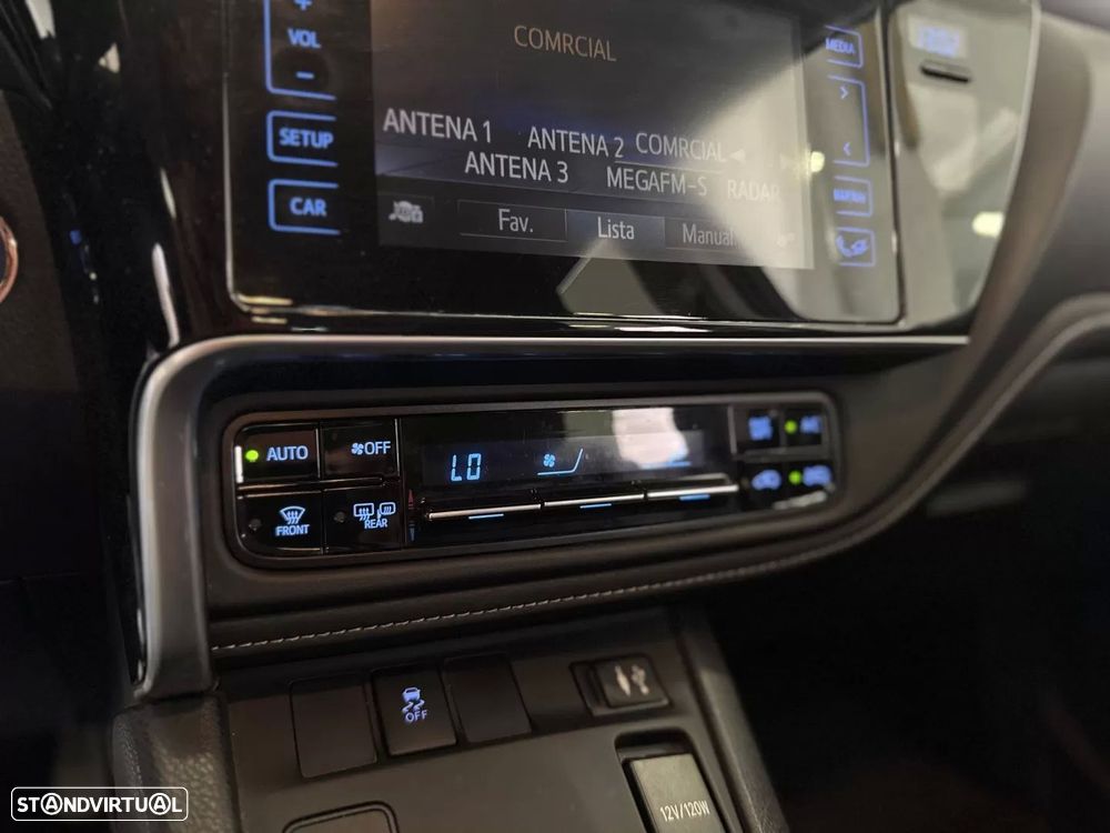 Toyota Auris Touring Sports 1.8 HSD Comfort +P.Techno+P.Sport - 28