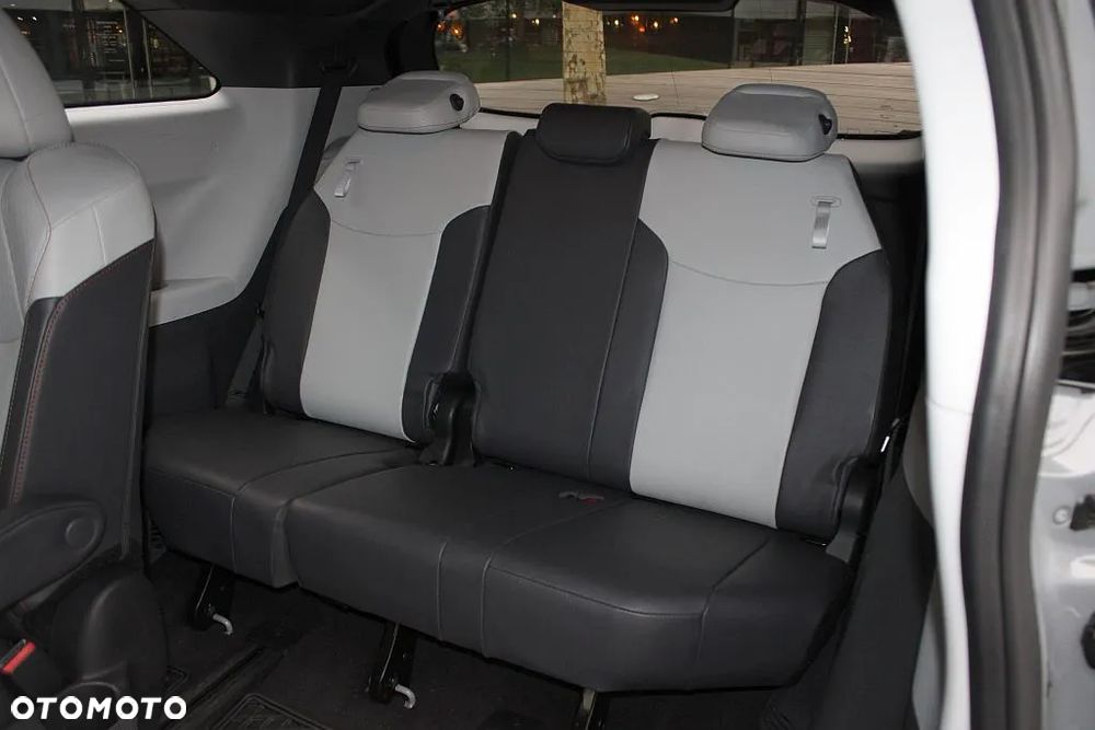 Toyota Sienna - 12