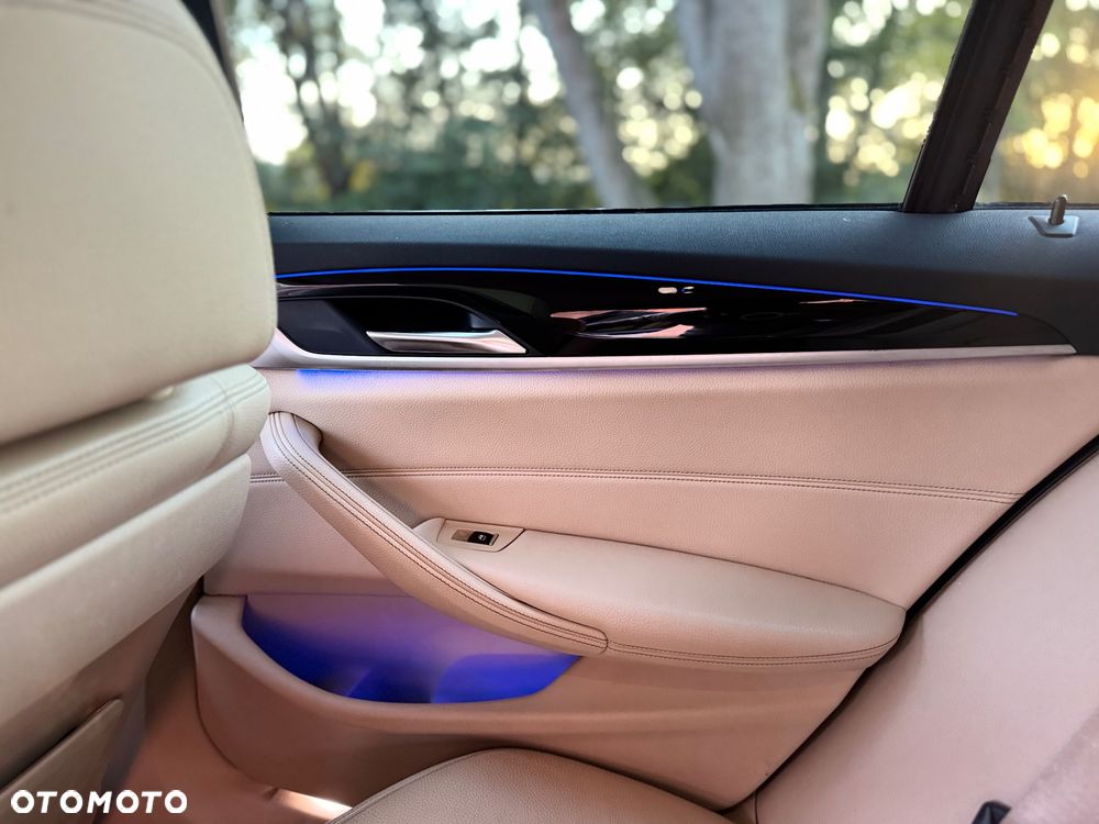 BMW Seria 5 520d M Sport - 29
