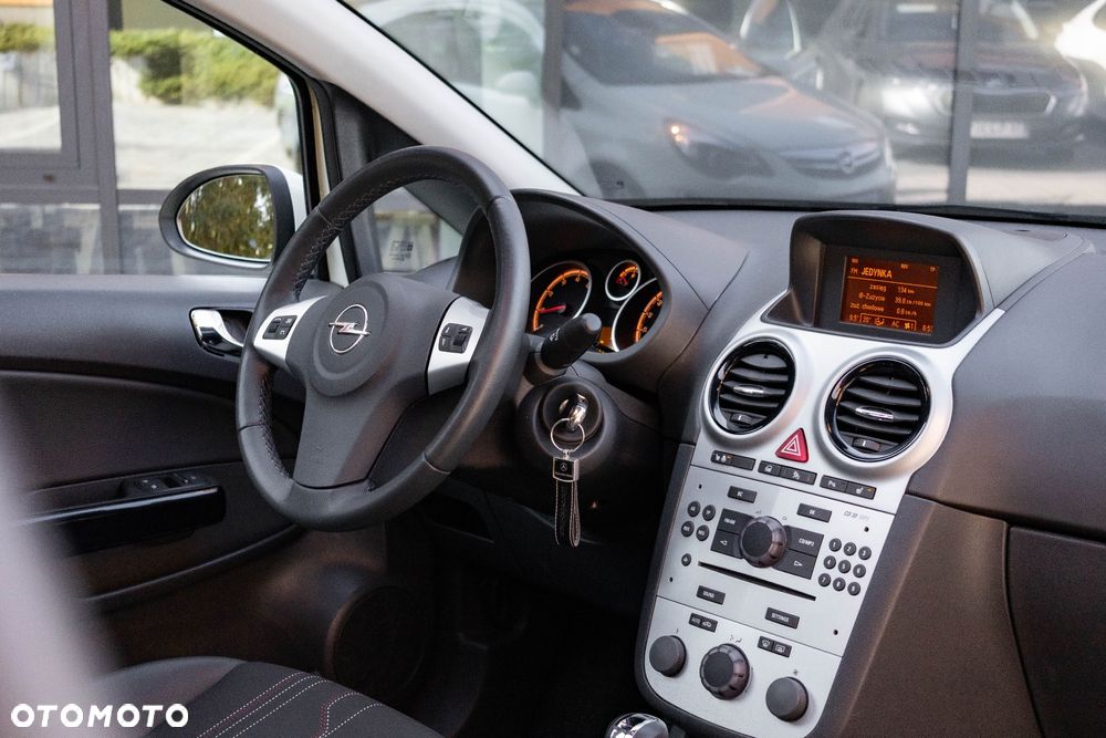 Opel Corsa 1.4 16V Edition 150 - 18