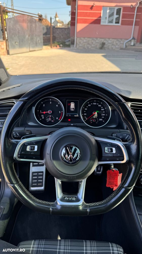 Volkswagen Golf - 12