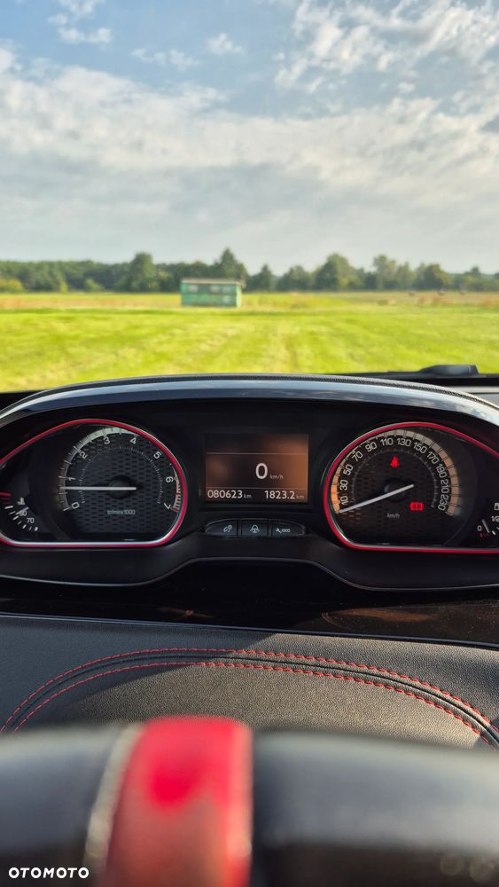 Peugeot 208 GTI 200 THP - 17