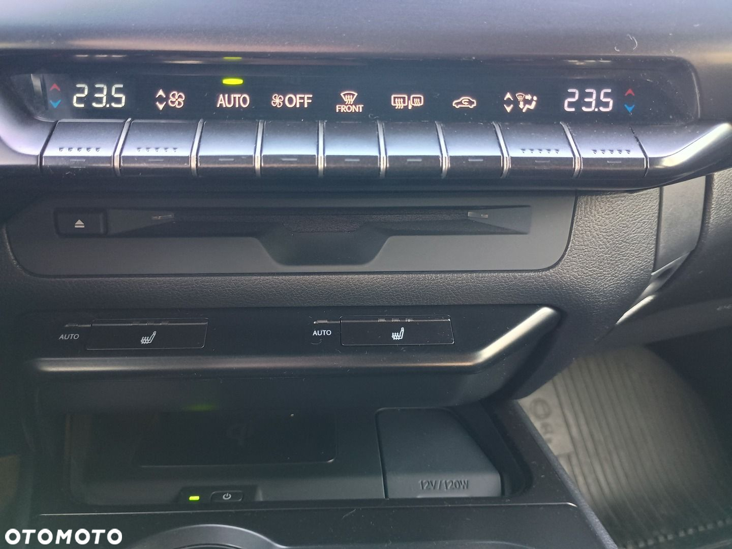 Lexus UX - 16