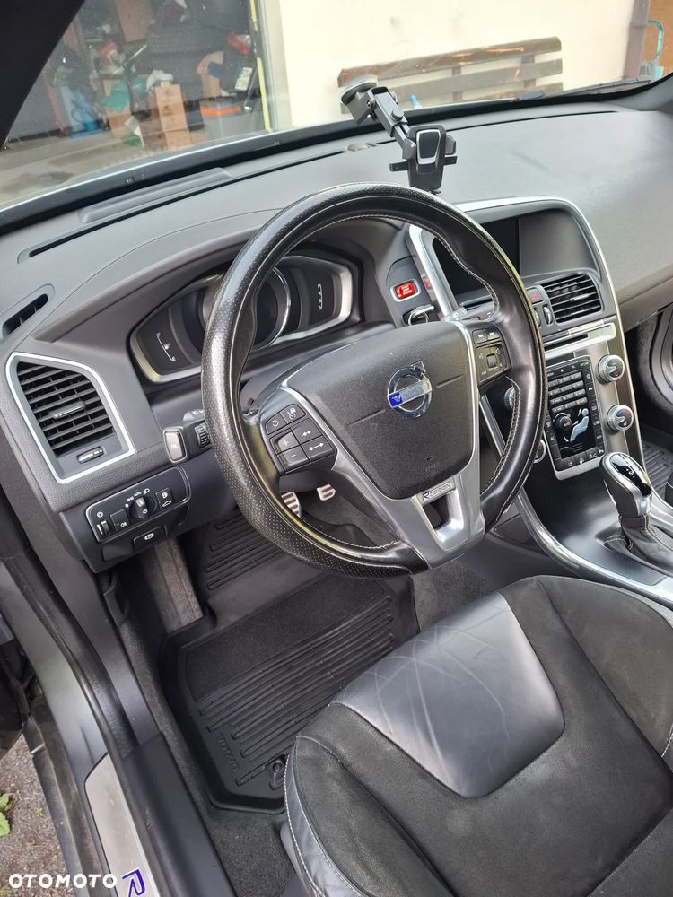 Volvo XC 60 D3 Drive-E R-Design Momentum - 16