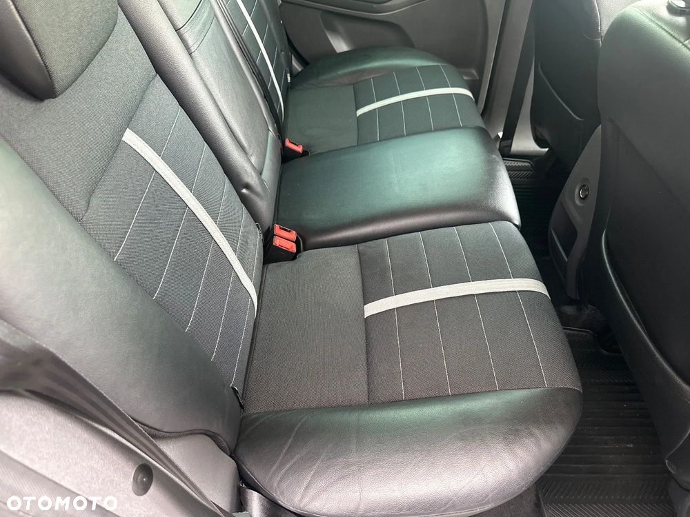 Ford Kuga - 26