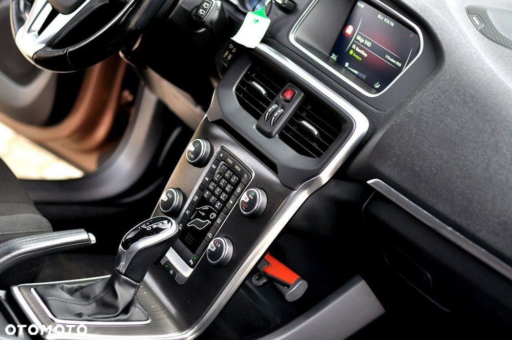 Volvo V40 D2 Momentum - 19