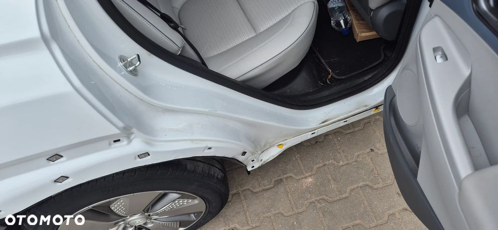 Hyundai Kona 64kWh Premium - 12