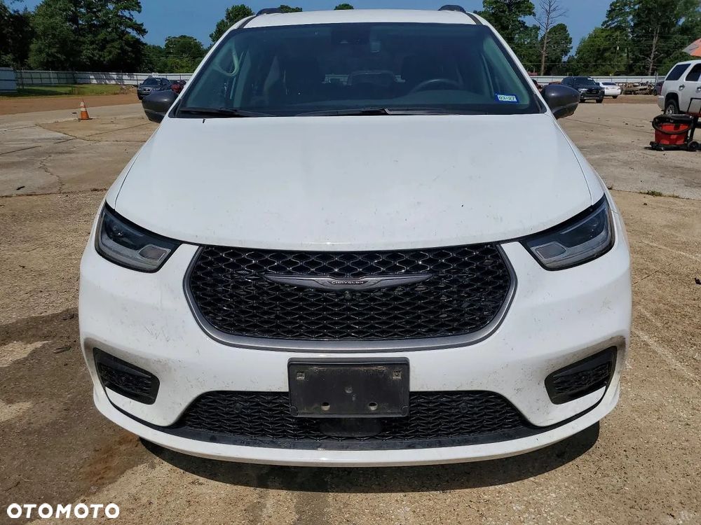Chrysler Pacifica - 5