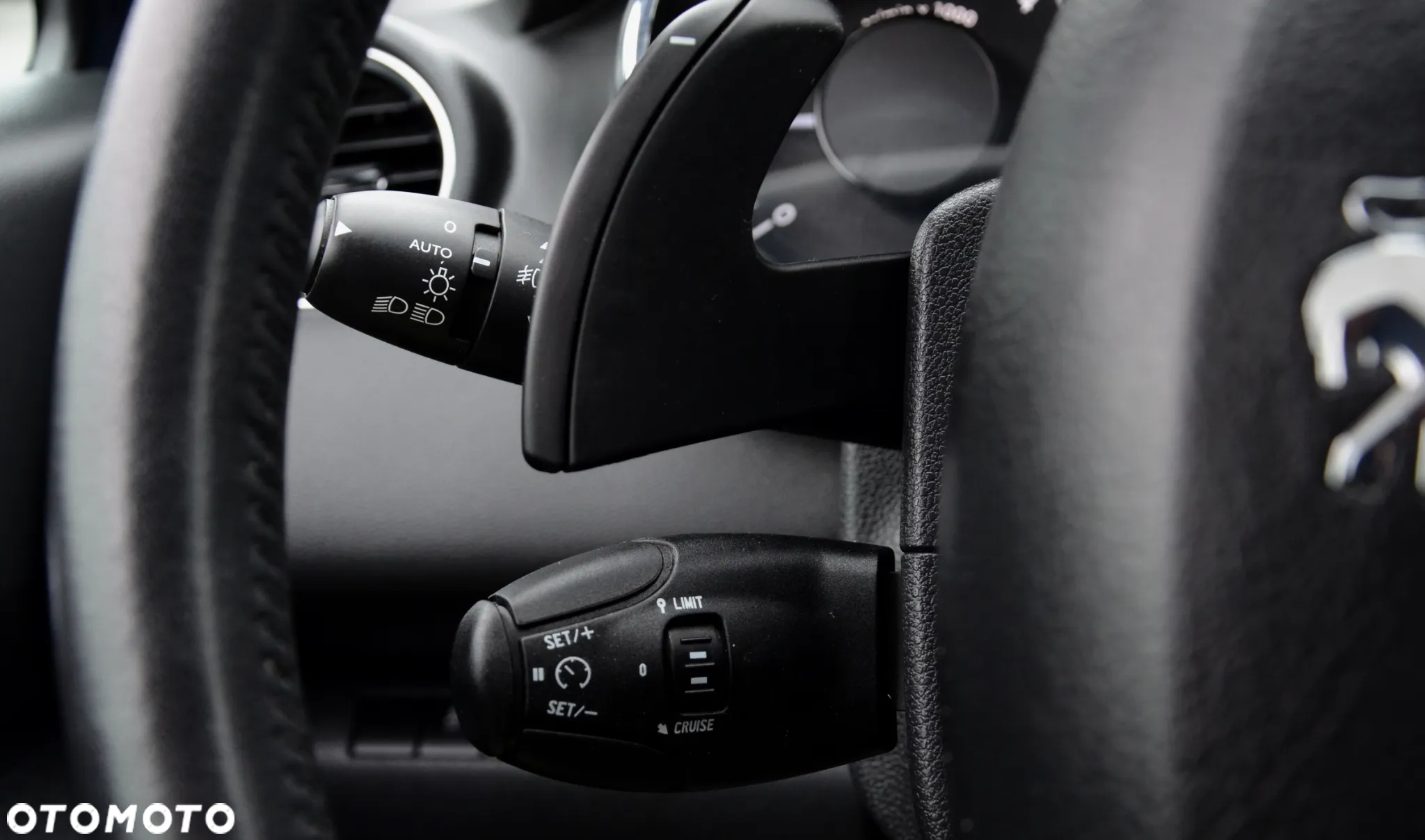 Peugeot 3008 e-HDi 115 ETG6 Stop&Start Allure - 24