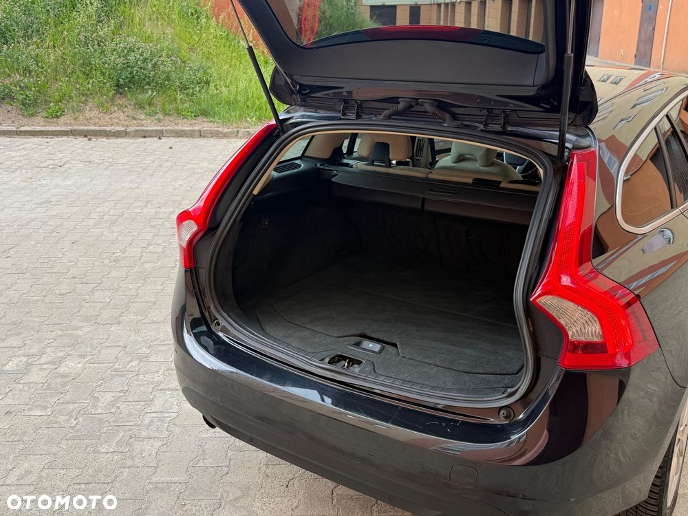 Volvo V60 D4 Momentum - 17