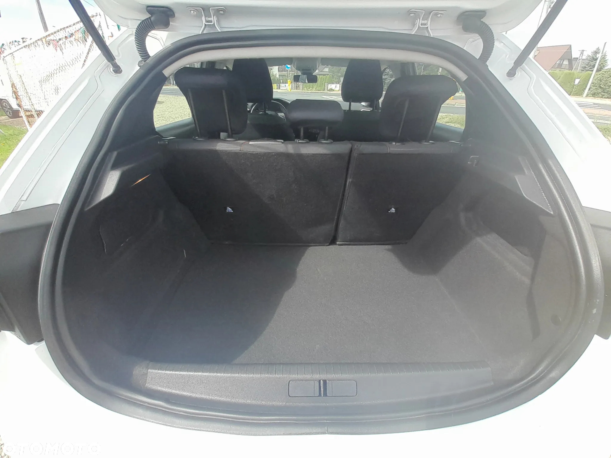 Peugeot 208 1.5 BlueHDi Allure S&S - 12