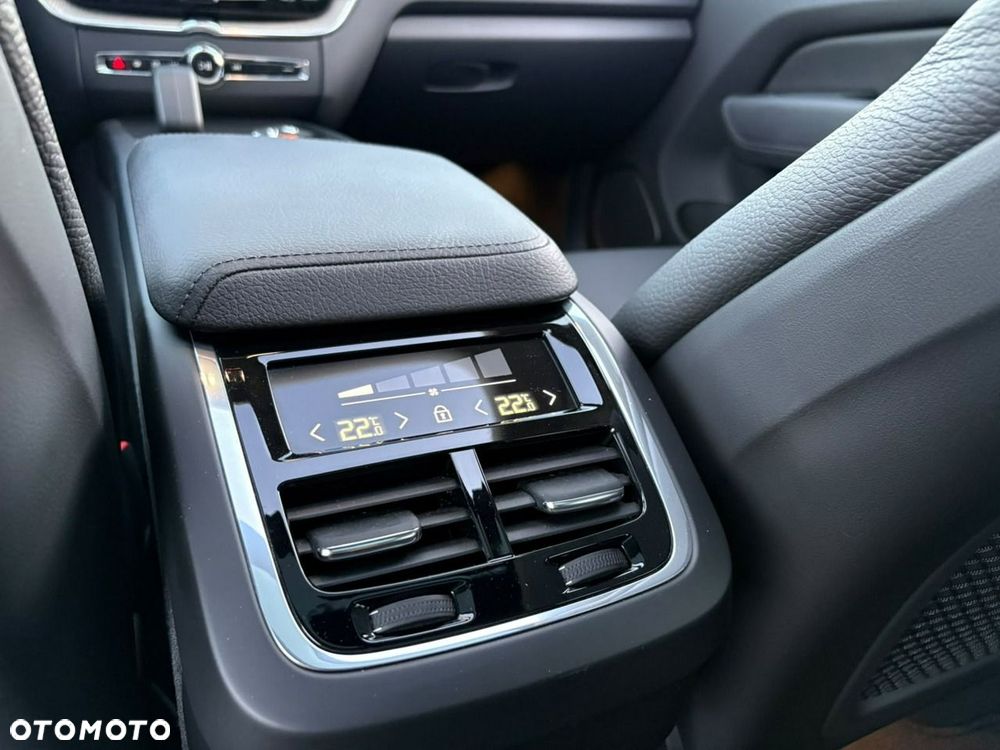 Volvo XC 60 B4 D AWD Inscription - 8