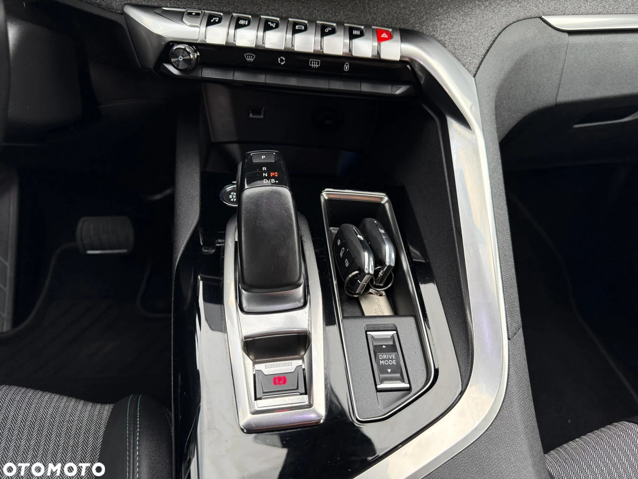 Peugeot 3008 1.6 PureTech Hybrid4 PHEV Road Trip S&S EAT8 - 14