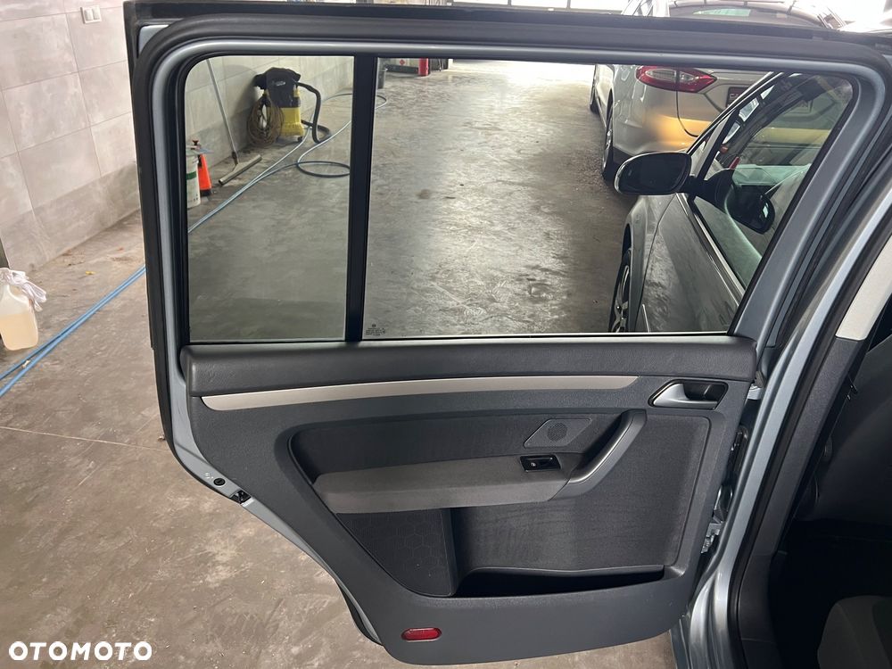 Volkswagen Touran 2.0 TDI DPF BlueMotion Technology Comfortline - 15