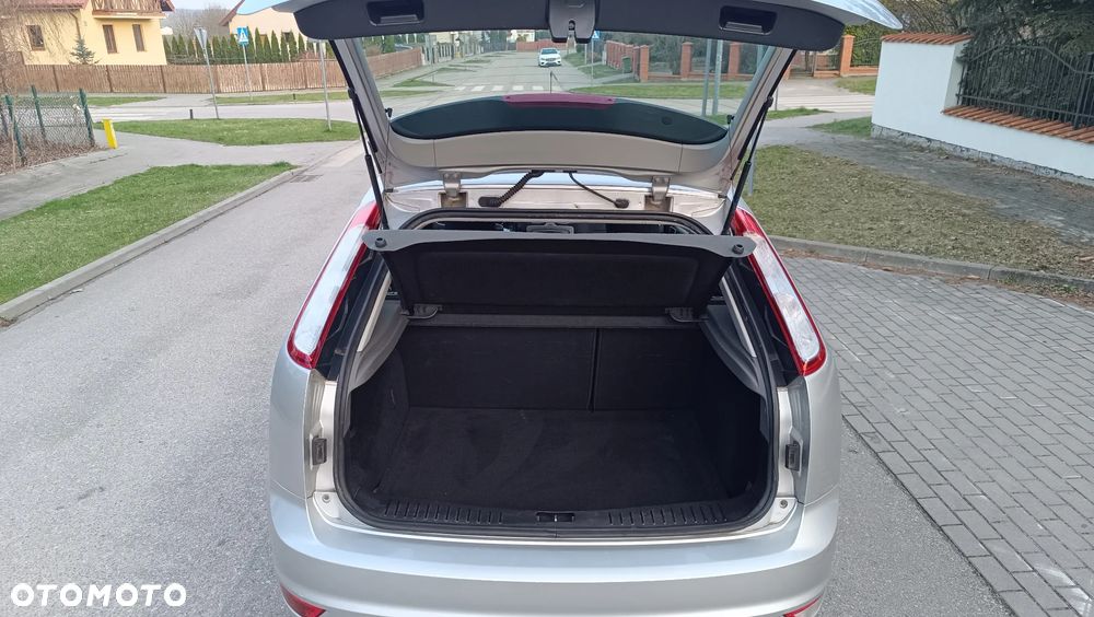 Ford Focus 1.6 16V Style+ - 18