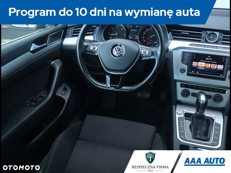 Volkswagen Passat - 8