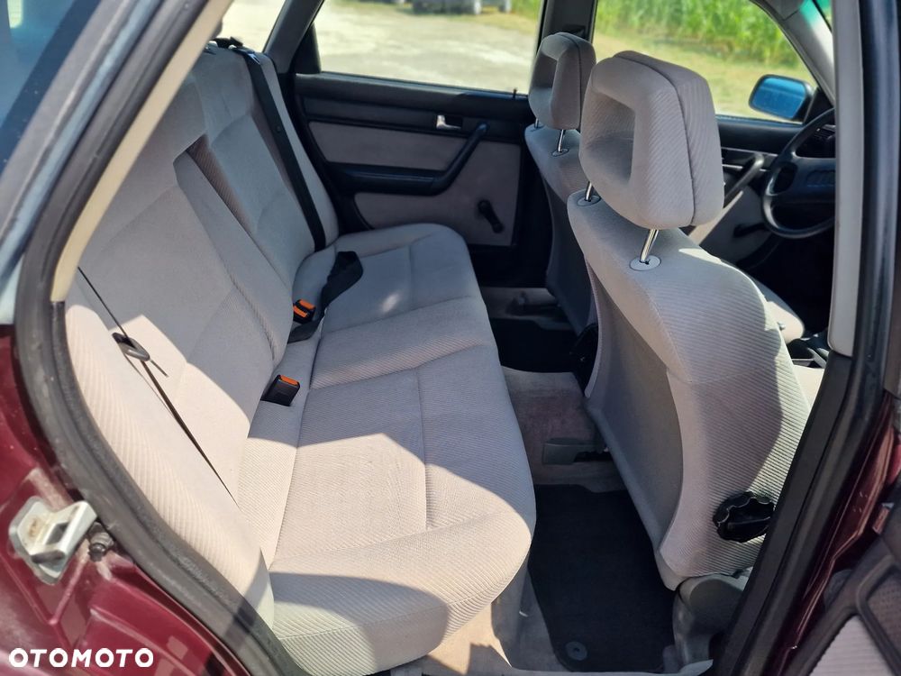 Audi 100 2.3 E - 24