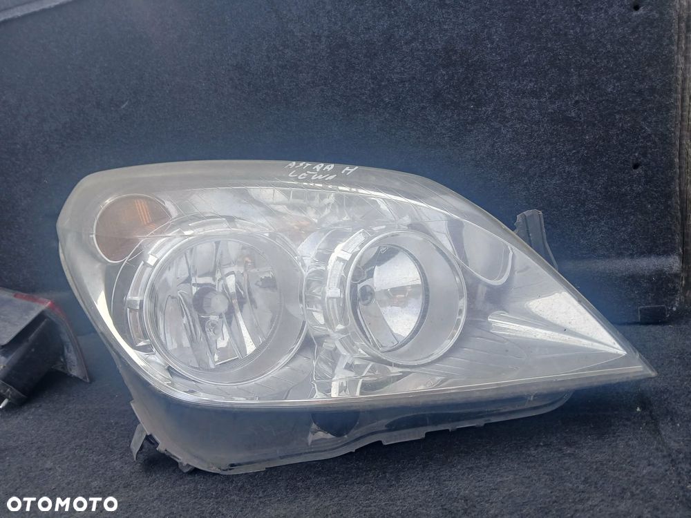 Opel Astra H III Lampa przednia prawa - 1