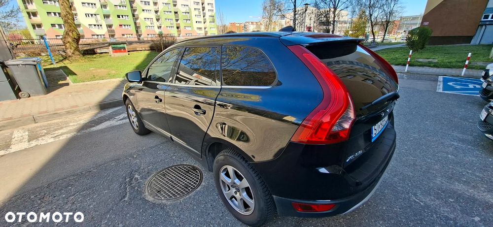 Volvo XC 60 D5 AWD Momentum - 4