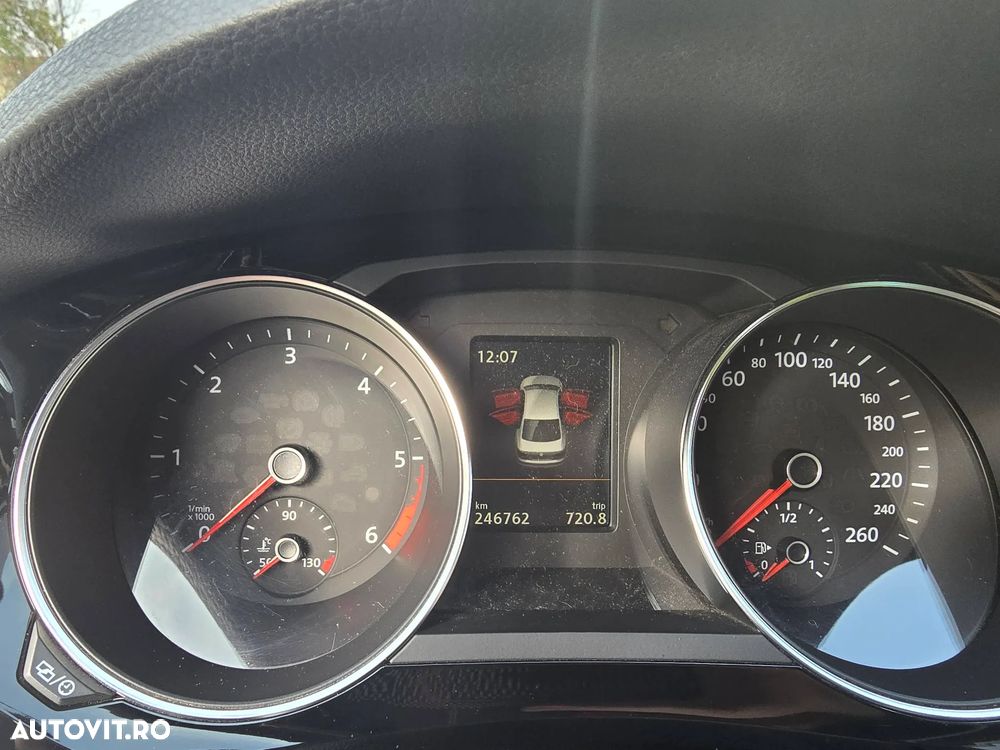 Volkswagen Jetta 2.0 TDI DSG Highline - 5