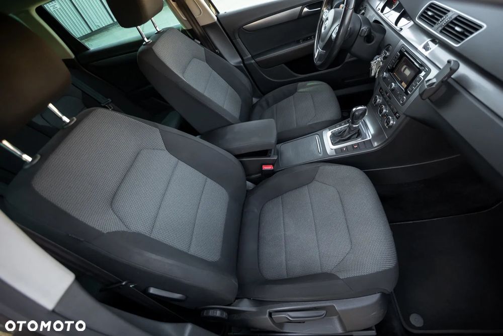 Volkswagen Passat Variant 2.0 Blue TDI DSG SCR Highline - 20