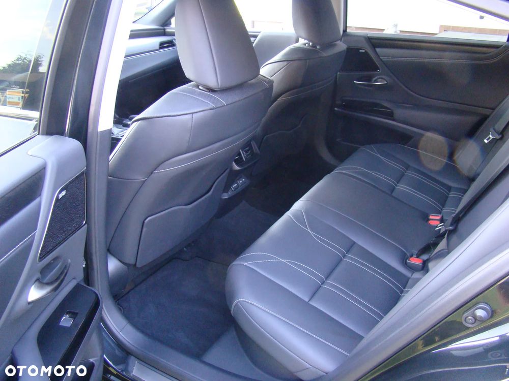 Lexus ES 300h Prestige - 16