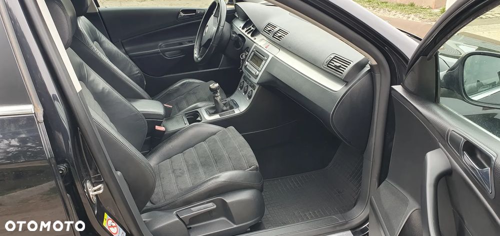 Volkswagen Passat 2.0 TDI DPF Sportline - 14