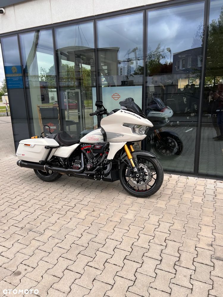 Harley-Davidson Touring Road Glide - 2