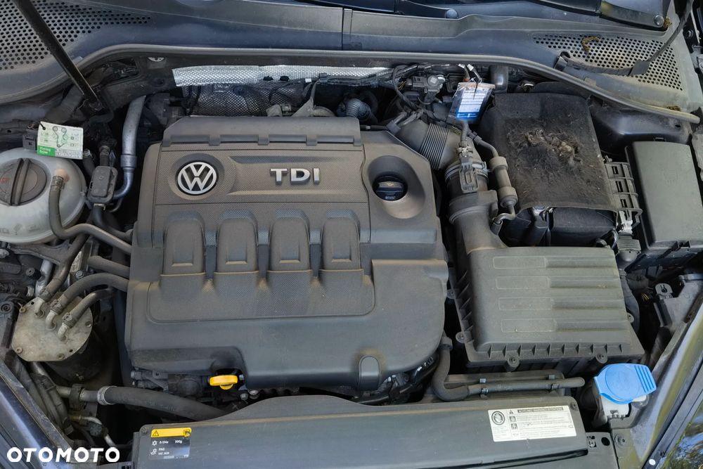 Volkswagen Golf 1.6 TDI BlueMotion Technology Lounge - 35